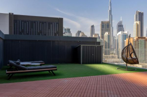 Waves - Spacious 2BR Apartment with Burj Views & Terrace